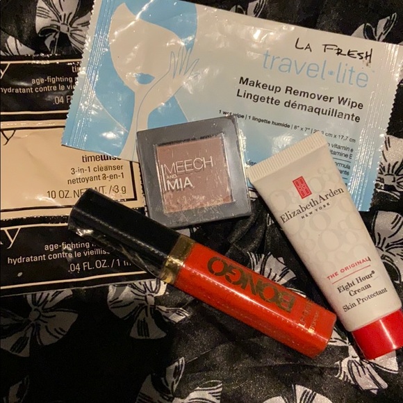 Assorted makeup - Picture 2 of 3